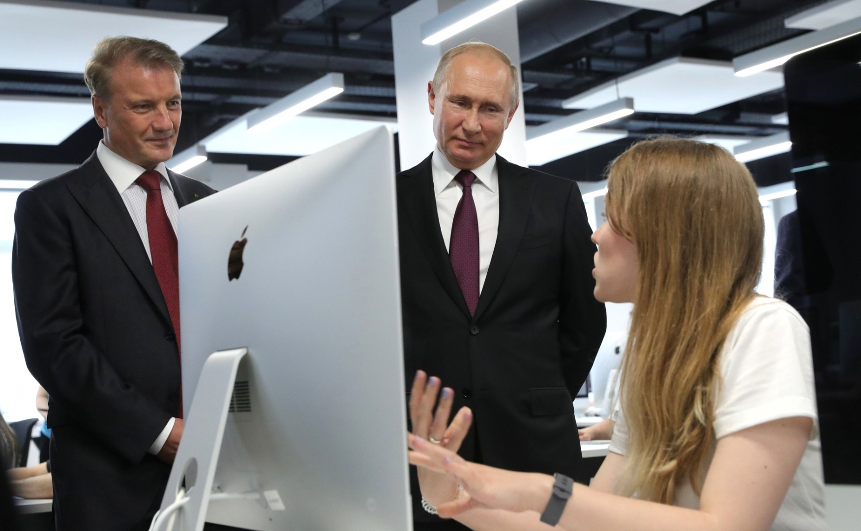 Владимир Путин Герман Греф во время посещения Школы 21